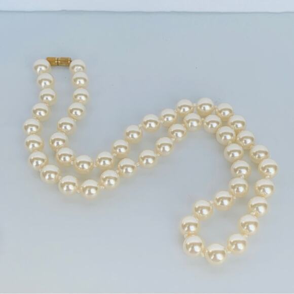 Vintage Faux Pearl Necklace - Picture 1 of 7